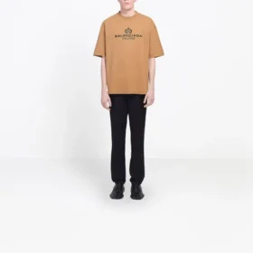Balenciaga-herre-T-shirt med alfabet-print, kortærmet, cremefarvet og gul 594579TGV609605 Balenciaga-herre-T-shirt med alfabet-print, kortærmet, cremefarvet og gul 594579TGV609605