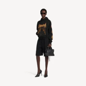 Balenciaga Sacra Cœur-hettetrøje til kvinder i medium pasform i sort Balenciaga Sacra Cœur-hettetrøje til kvinder i medium pasform i sort