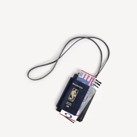 Balenciaga til mænd | NBA-samarbejde: Passport-telefonholder i blå