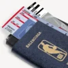 Balenciaga til mænd | NBA-samarbejde: Passport-telefonholder i blå Balenciaga til mænd | NBA-samarbejde: Passport-telefonholder i blå