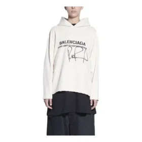 Balenciaga x RuPaul Crossover FW21 pullover med alfabet-print til mænd, cremehvid 670946TLV569057 Balenciaga x RuPaul Crossover FW21 pullover med alfabet-print til mænd, cremehvid 670946TLV569057