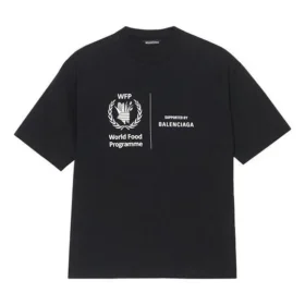Balenciaga x WFP 1. generation crossover-printet logo-trøje med rund hals og korte ærmer til mænd, sort, 612966THV841000 Balenciaga x WFP 1. generation crossover-printet logo-trøje med rund hals og korte ærmer til mænd, sort, 612966THV841000