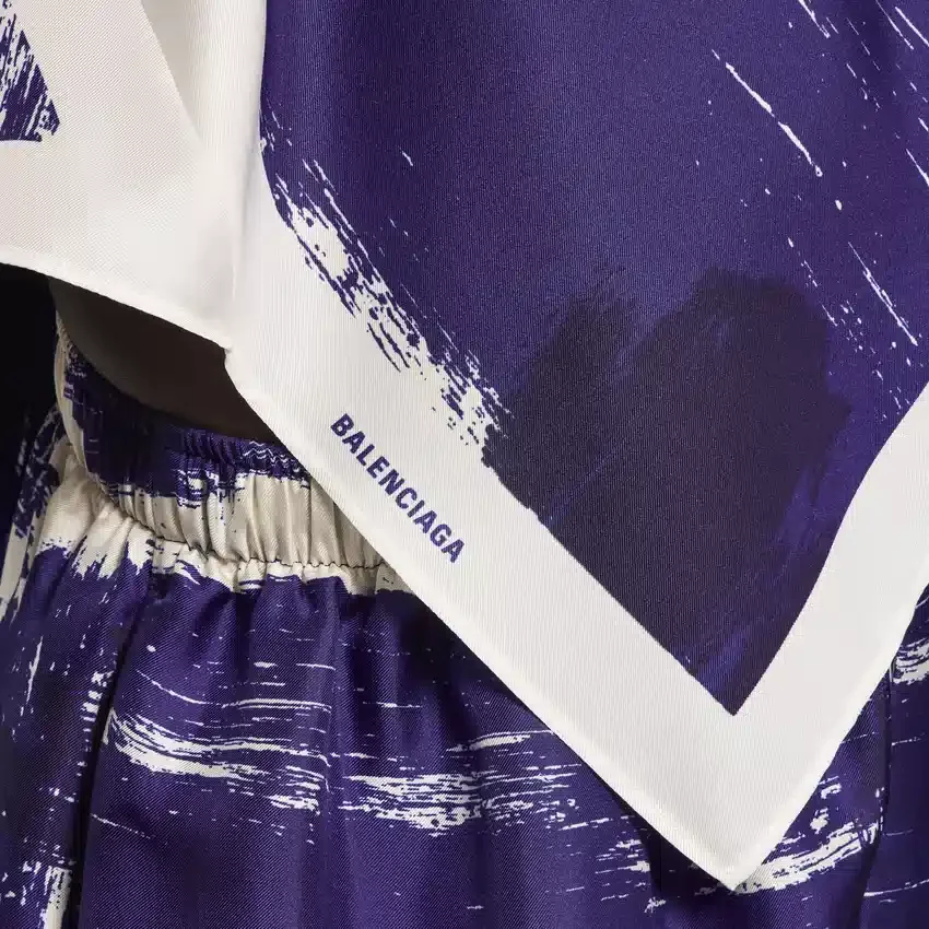 Blå cape-top til kvinder med penselprint Blå cape-top til kvinder med penselprint