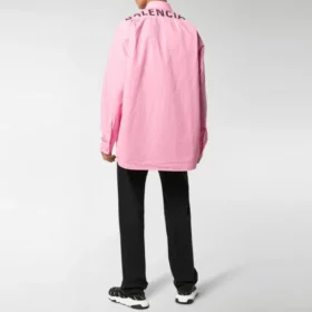 Bomulds-poplin-skjorte med logo på ryggen “Pink” 556878TEM095630