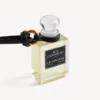 Charm i form af en miniatureparfumeflaske i sort