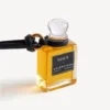 Charm i form af en miniatureparfumeflaske i sort