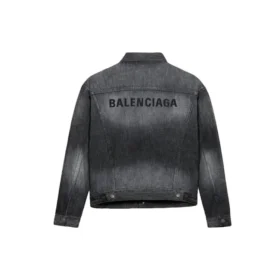 Denimjakke med logo på ryggen, stor pasform, »Fake Wash Black« 620728TIW435720 Denimjakke med logo på ryggen, stor pasform, »Fake Wash Black« 620728TIW435720