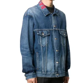 Denimjakke med logo ved halsen “Blå” 571324TCW032340 Denimjakke med logo ved halsen “Blå” 571324TCW032340