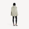 Dobbeltknappet trenchcoat til kvinder i lys beige