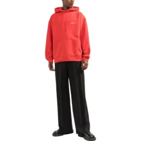 Hættetrøje med logo på ryggen, regular fit “Bright Red” 600583TMVF53168 Hættetrøje med logo på ryggen, regular fit “Bright Red” 600583TMVF53168