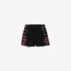 Herre-bermudashorts i sort med ekstrem tie-dye-mønster og regular fit