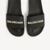 Herresandaler til poolen i sort/hvid