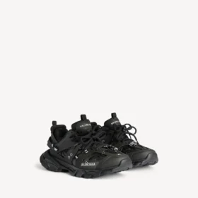 Herresneaker med piercinger i sort