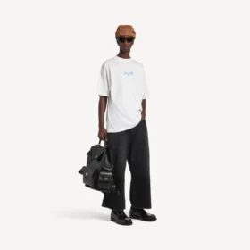 Hvid T-shirt til mænd med skitseret motiv og medium pasform