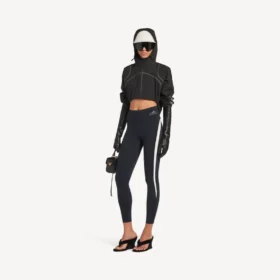 Kort jakke i sort til kvinder i techwear-stil