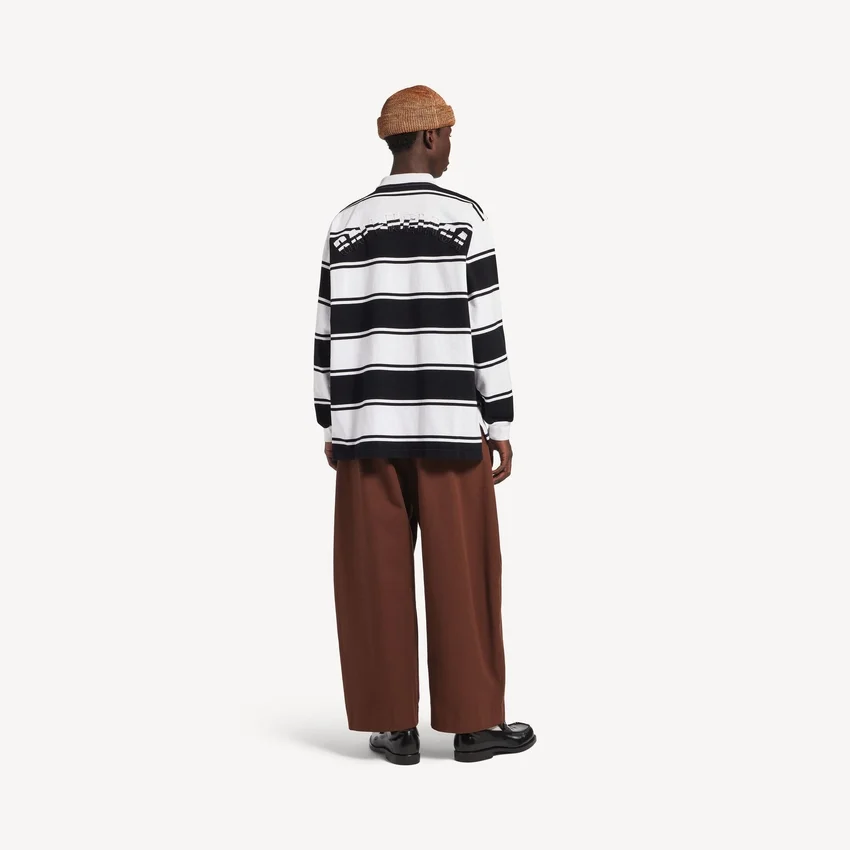 Langærmet herre-poloshirt i sort/hvid Langærmet herre-poloshirt i sort/hvid