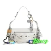 Le Cagole lille skuldertaske med brugt look og charms “White” 7716402AA7A9000