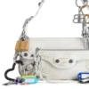 Le Cagole lille skuldertaske med brugt look og charms “White” 7716402AA7A9000