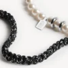 Malibu perlearmbånd/choker i sort/hvid/skinnende sølv Malibu perlearmbånd/choker i sort/hvid/skinnende sølv