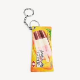 Nøglering/charm til mænd i form af en snackpose i gul