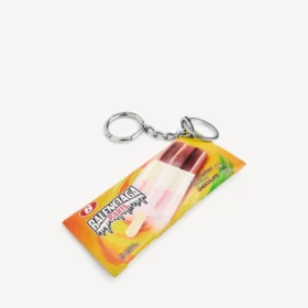 Nøglering/charm til mænd i form af en snackpose i gul