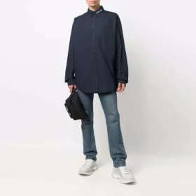 Skjorte med logo på kraven, lange ærmer og knapper “Navy” 671586TYB184100