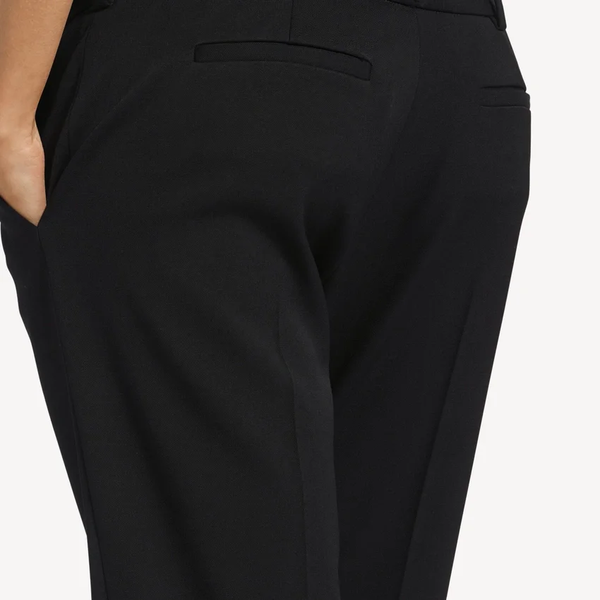 Slim fit-bukser til kvinder i sort Slim fit-bukser til kvinder i sort