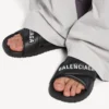 Sporty pool-sandaler til mænd i sort/hvid Sporty pool-sandaler til mænd i sort/hvid