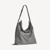 Stor crossbody-taske til herre i gråt med støvpose Stor crossbody-taske til herre i gråt med støvpose