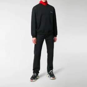 Sweatshirt med rund hals og lille kontrastlogo “Black White” 556147TYK271000 Sweatshirt med rund hals og lille kontrastlogo “Black White” 556147TYK271000