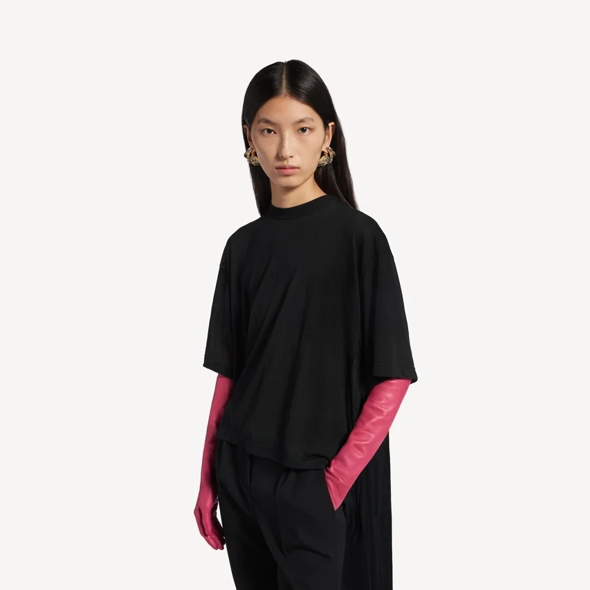 T-shirt til kvinder i sort T-shirt til kvinder i sort