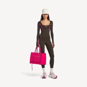 Tætsiddende langærmet techwear-top til kvinder i khakibrun/neonrosa