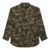 Tætsiddende skjorte i camouflage “Green” 659027TKL142840
