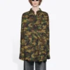 Tætsiddende skjorte i camouflage “Green” 659027TKL142840