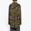 Tætsiddende skjorte i camouflage “Green” 659027TKL142840