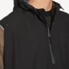 Teknisk poncho til mænd i sort Teknisk poncho til mænd i sort