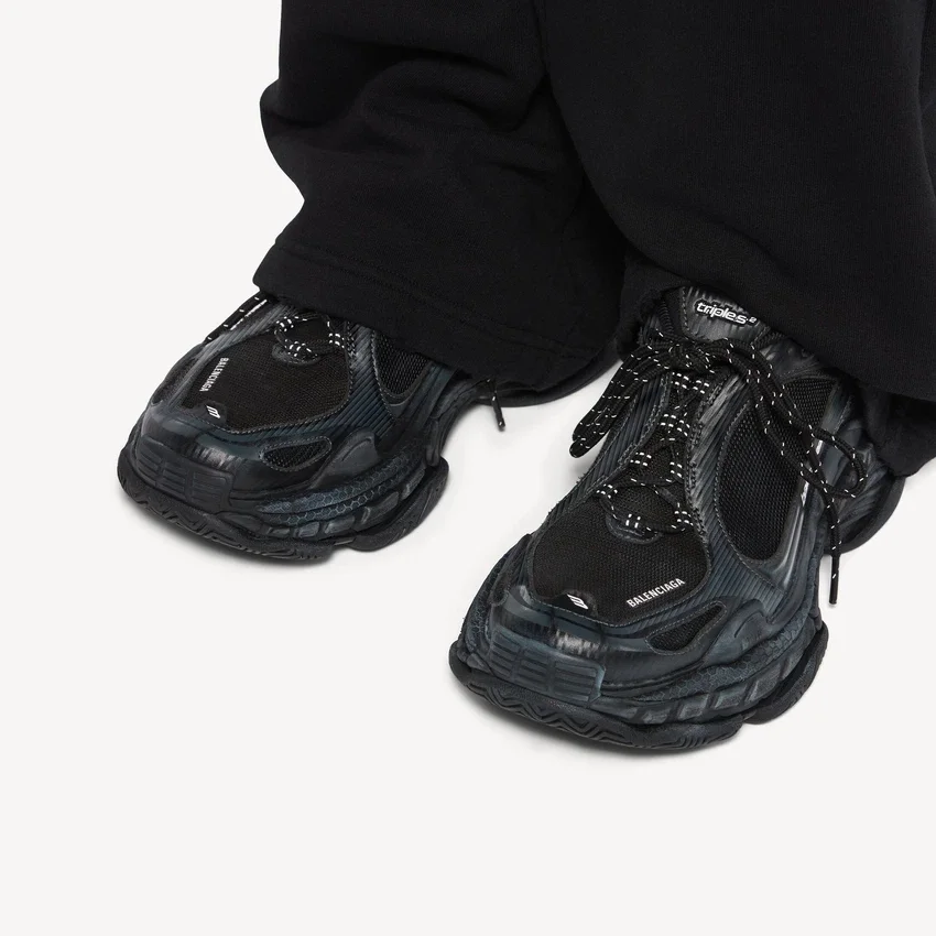 Triple S.2-sneaker til kvinder i sort/mørkegrå Triple S.2-sneaker til kvinder i sort/mørkegrå